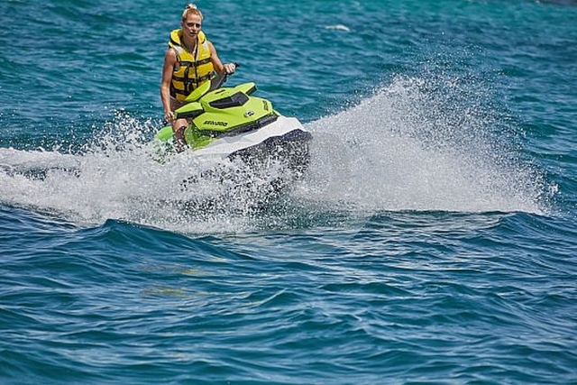  Emocionanle experiencia en moto acuática